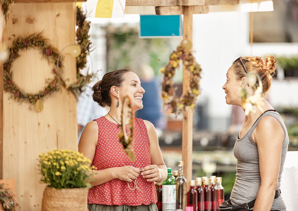 Fans von Naturfloristik kommen an diesem Markt auf ihre Kosten. ⇒Lukas Hämmerle