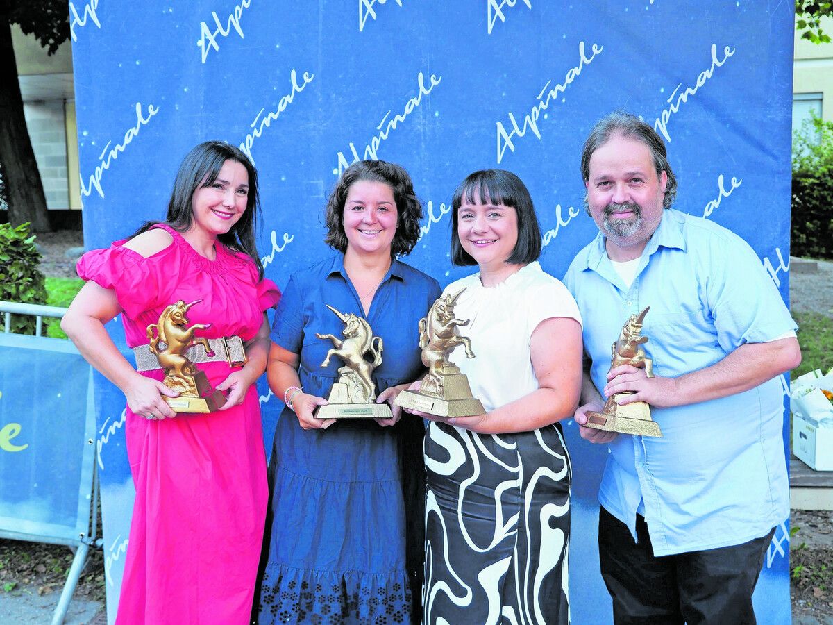 Festival-Intendantin Manuela Mylonas (2. v. r.) mit Rebekka Rinderer (Organisation), Vizeobfrau Martina Kulmitzer-Rabel und Vorstand Alexander Strolz bei der Alpinale-Eröffnung. ⇒sie