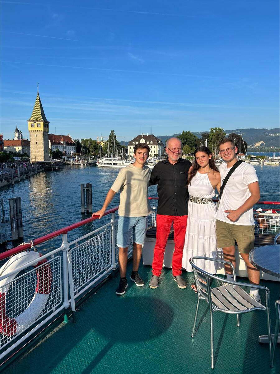 Franko, Karl Mohr, Abela und Anxhelo (v. l.) beim Ausflug auf dem Bodensee.