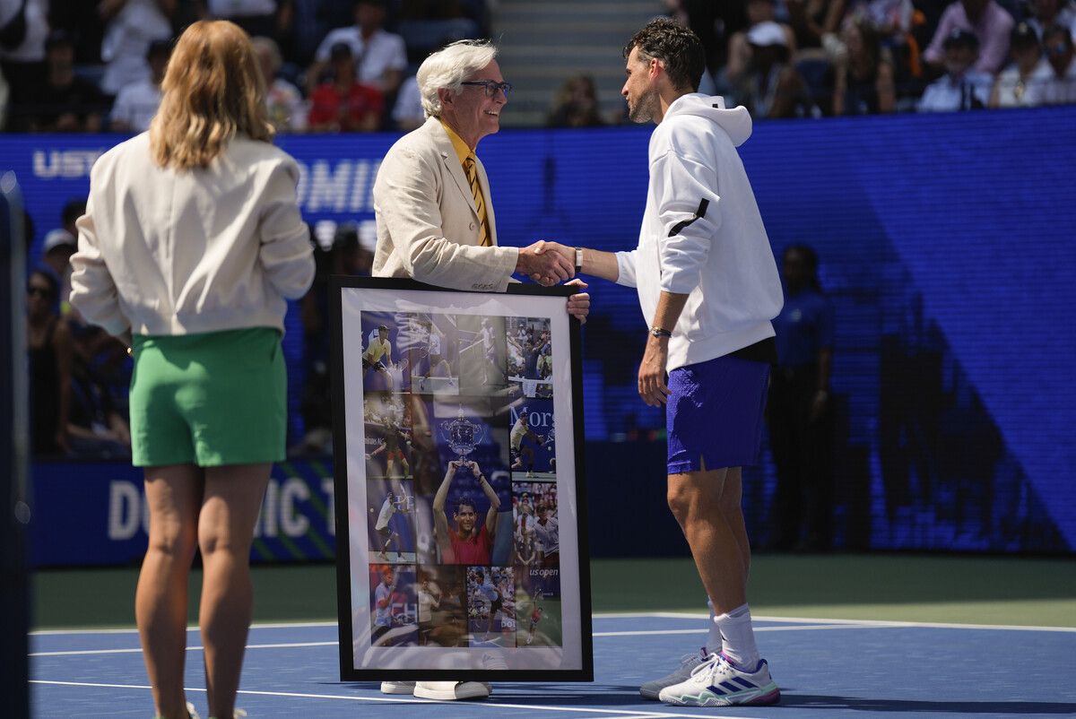 Für Dominic Thiem gab es ein Geschenk zum Abschied.⇒ap