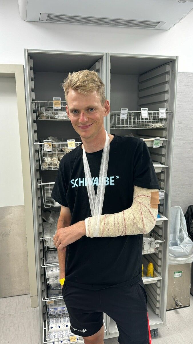 Für Jannis Peter ist die Portugal-Rundfahrt nach Ellbogenbruch zu Ende.TeamVorarlberg