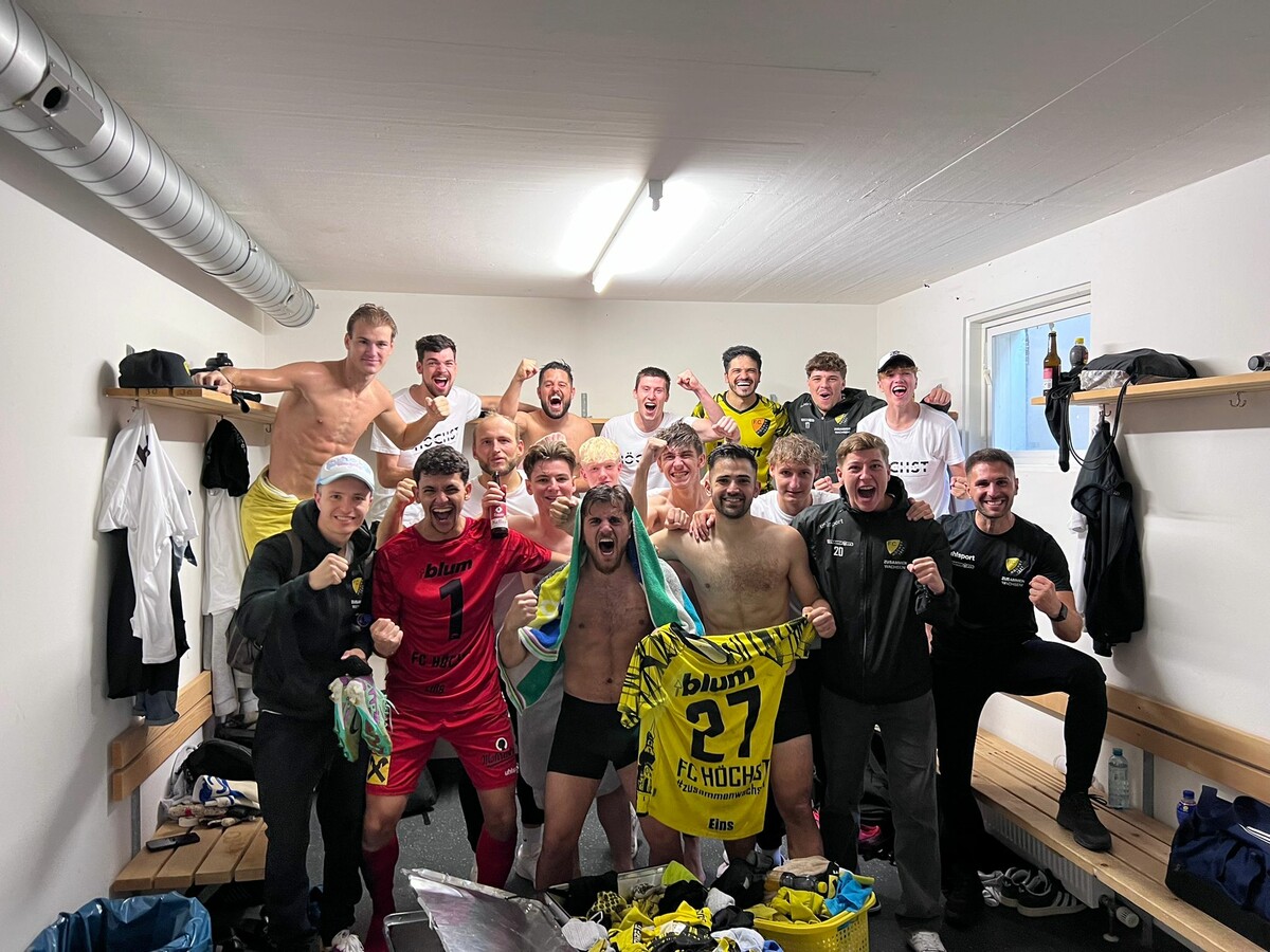 Großer Jubel beim FC Höchst: In Schwarzenberg gelang der erste Saisonsieg. ⇒FC HÖchst