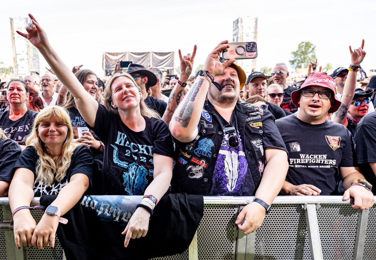 In Wacken richten sich die Blicke der Metalfans bereits auf 2025. Noch am Sonntagabend startete der Vorverkauf online. apa/Heimken