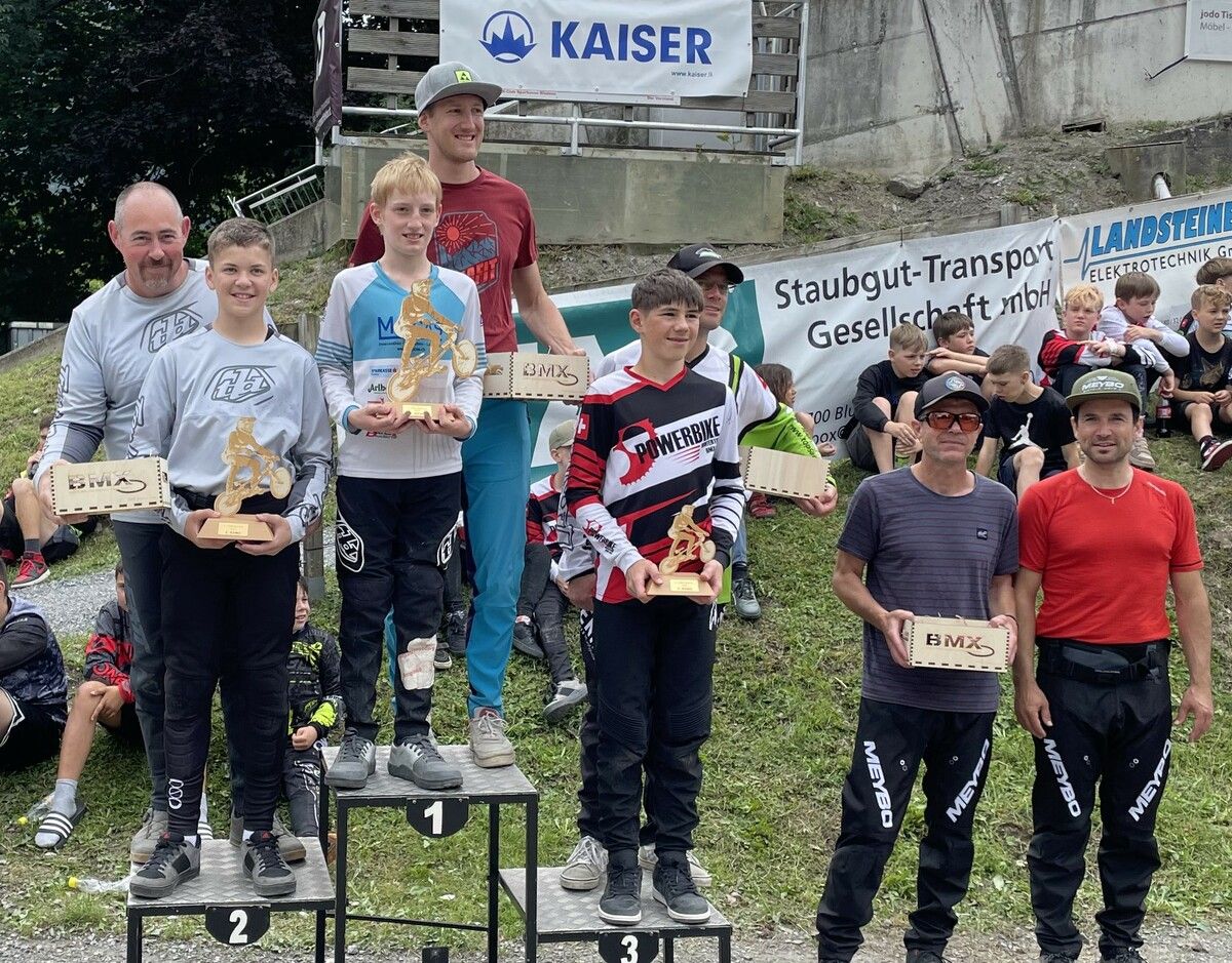 Julian Amann und Luka Oppel fuhren ihren ersten gemeinsamen Sieg ein. ⇒BMX-Club Bludenz
