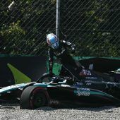 Mercedes-Youngster  crasht in Monza heftig