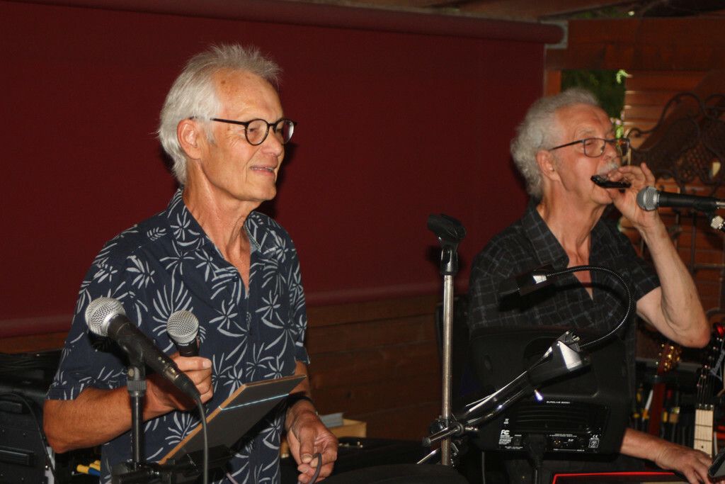 Kurt (l.) und Arthur Dreier von der Kultband The Imitation treten im Rankweiler Hof auf. ⇒VN-TK