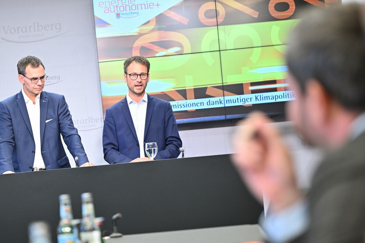 Landeshauptmann Markus Wallner und Umweltlandesrat Daniel Zadra präsentierten gemeinsam die Zwischenbilanz.⇒VLK/Serra