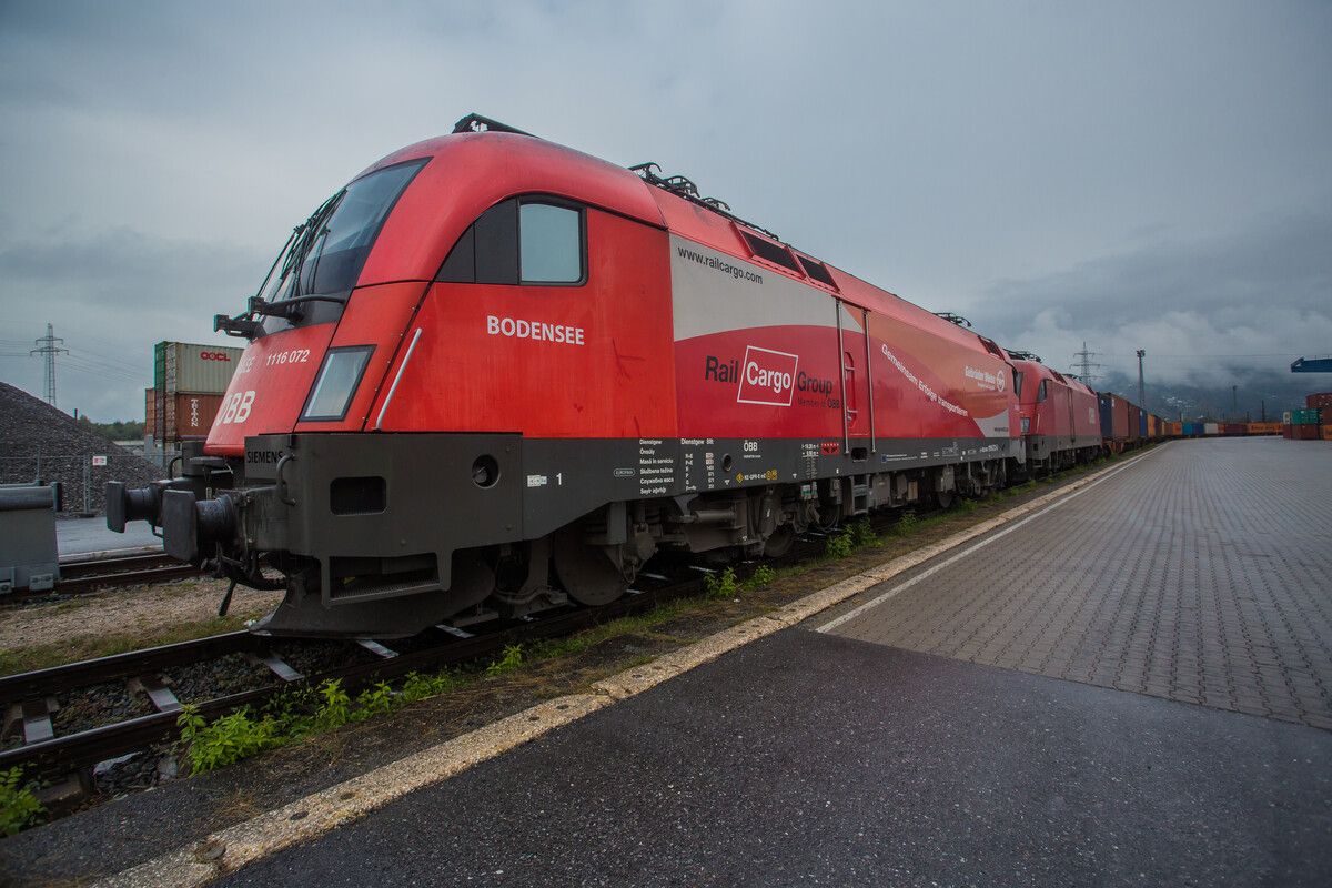 Mehr Güter auf der Schiene ist ein erklärtes Ziel der ÖBB. Das Nadelöhr am Bodensee macht den Güterverkehr für Anrainer oft unsichtbar. Derzeit ist er jedoch öfter sichtbar. ⇒VN/Steurer