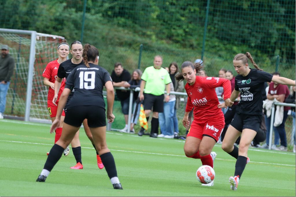 Michaela Flatz und Co verlieren gegen Innsbruck mit drei Toren Differenz. ⇒VN/TK (3)