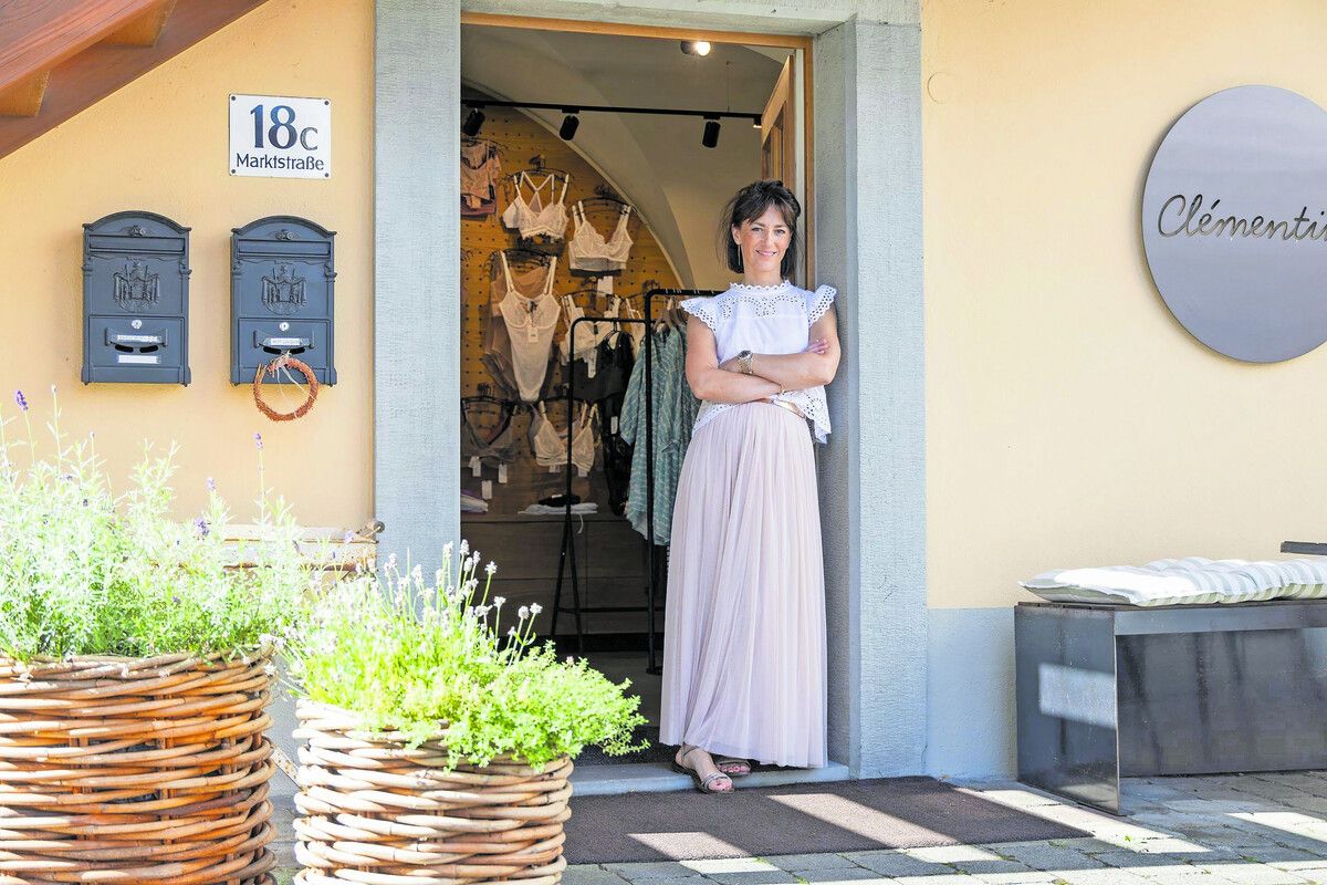 Mirela Poyßl, eine gelernte Hebamme, führt heute ein Dessous-Geschäft in Dornbirn. ⇒VN/Paulitsch