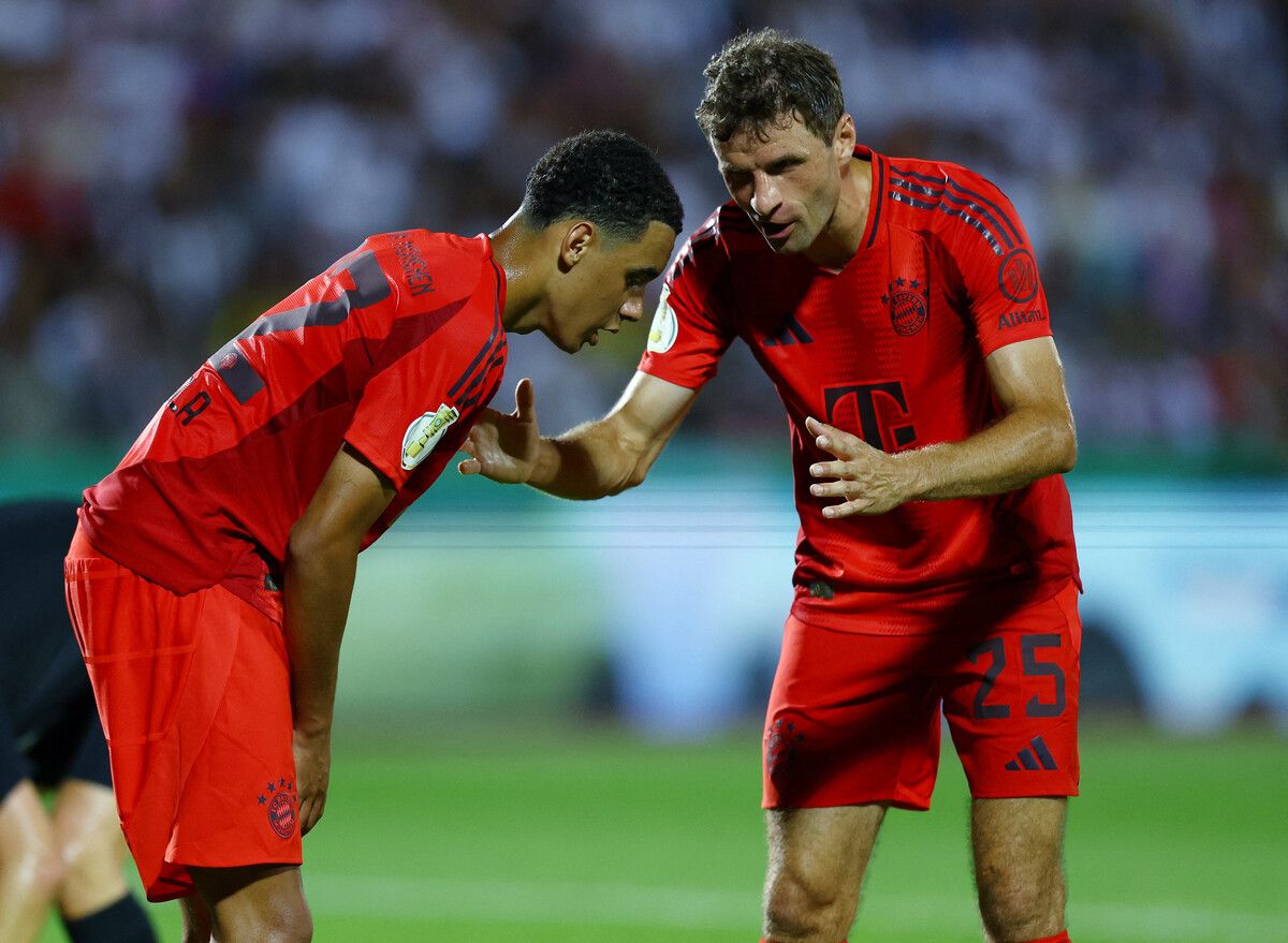 Mit 35 Jahren noch immer torgefährlich: Bayerns Thomas Müller (r.) mit Jamal Musiala.⇒Reuters