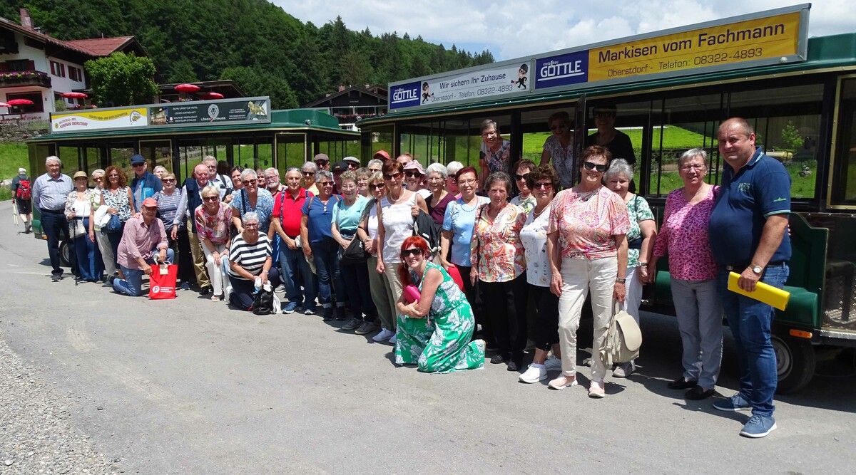 Mit dem gemütlichen „Marktbähnle“ ging es für die Pensionisten von Oberstdorf ins idyllische Stillachtal.⇒PVÖ Nüziders