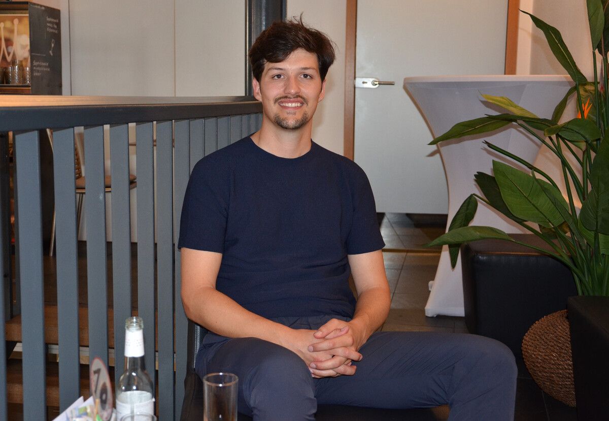 Nicholas Perpmer hat sich als Spezialist für Ayurveda und internationale Beziehungen selbstständig gemacht. ⇒HRJ