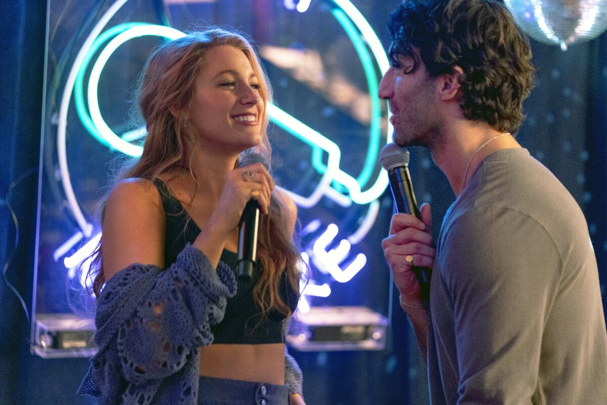 Recht schnell verliebt Lily sich in den charmanten Neurochirurgen Ryle – gespielt von Justin Baldoni.⇒ap