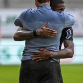 Fünffacher Santos feiert  seine Tore und schweigt