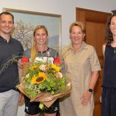 Olympionikin Katharina Rhomberg im Rathaus