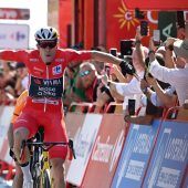 Van Aert siegt im  Massensprint