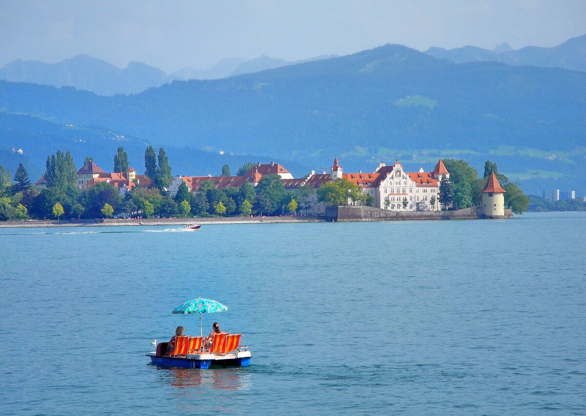 Verschiedene Institutionen kümmern sich am Bodensee um die unterschiedlichen Themen wie Mobilität, Wasserqualität und Fischerei. ⇒Wolfgang Schneider