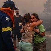 Tausende flüchten vor Feuersbrunst