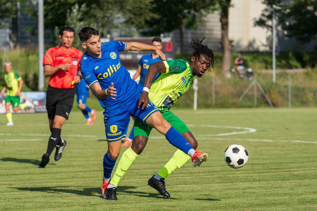 VfB-Akteur Emre Yabantas (links) in einem Zweikampf.VN-Stiplovsek