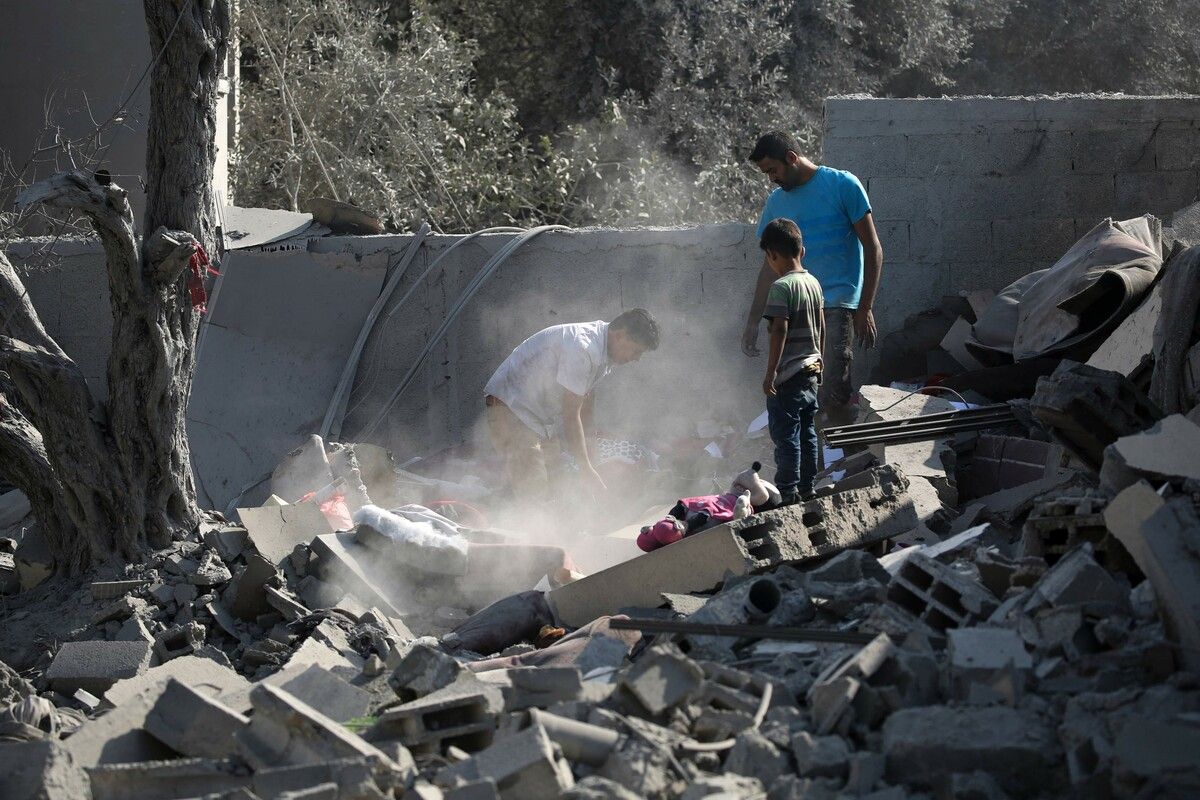 Viele Familien stehen vor dem Nichts. Israel setzt seine Luftangriffe fort.⇒AFP