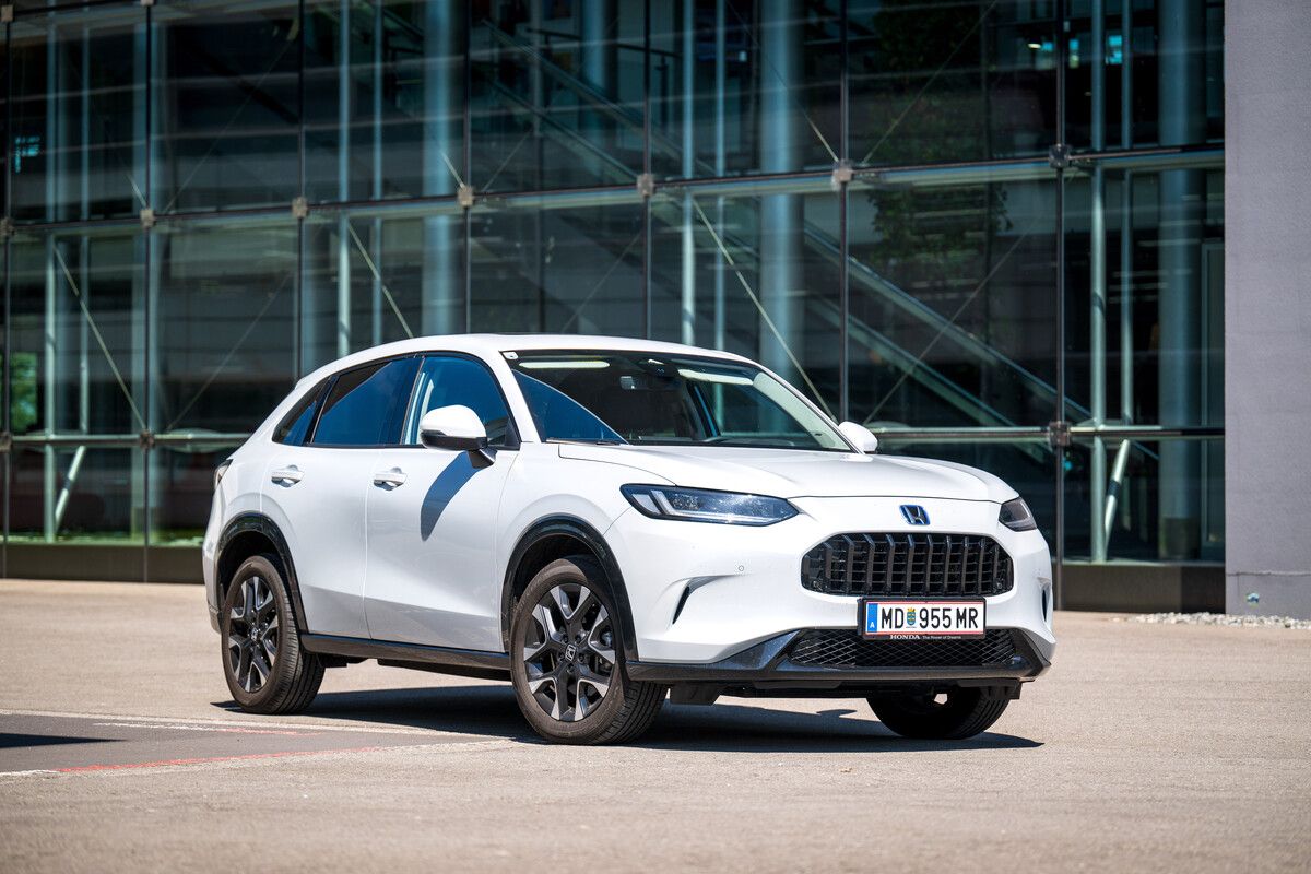 Voll-Hybrid-Fahrt voraus: Als sympathische Alternative drängt der neue ZR-V in der Kompakt-SUV-Klasse nach vorne. ⇒vn/rhomberg