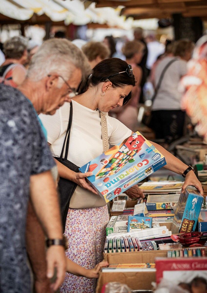 Von Spielen über Büchern und CDs bis hin zur Kleidung: hier sollen alle auf ihre Kosten kommen.