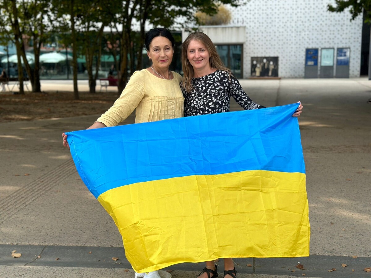 Yuliia Zaiats und Natalia Storozhyk vom Ukrainischen Verein in Vorarlberg. Der Verein möchte über die ukrainische Tradition und Kultur aufklären. ⇒zaiats (2)