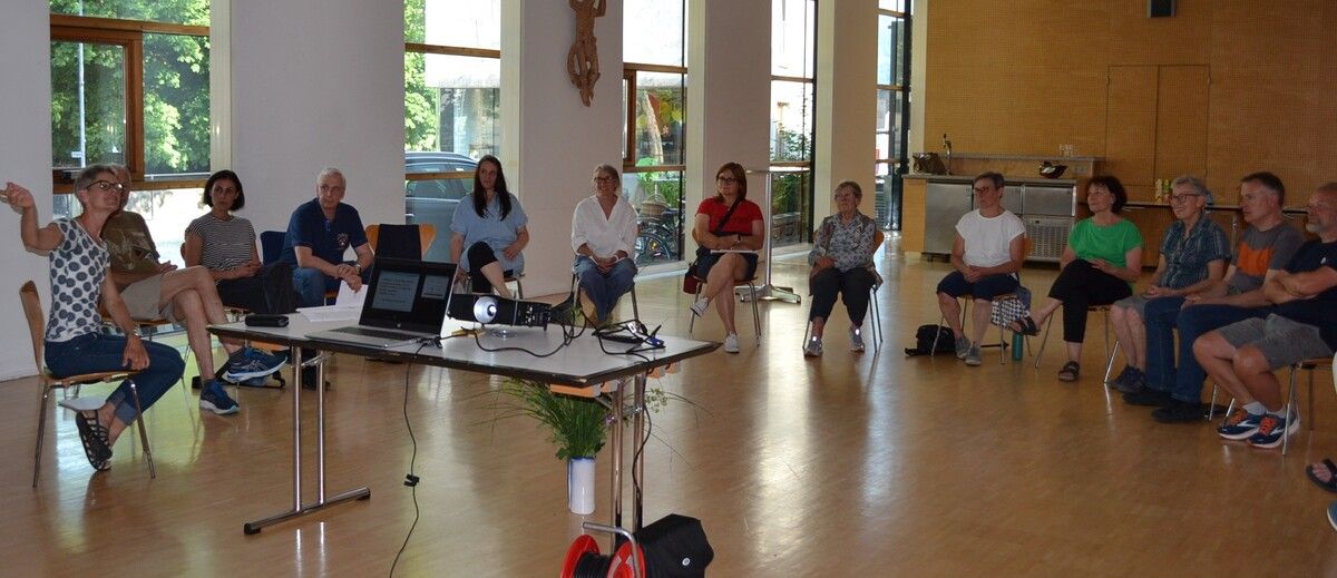 Zum Infonachmittag Besuchsdienst wird in das Sozialzentrum SeneCura in Bludenz eingeladen. ⇒Caritas