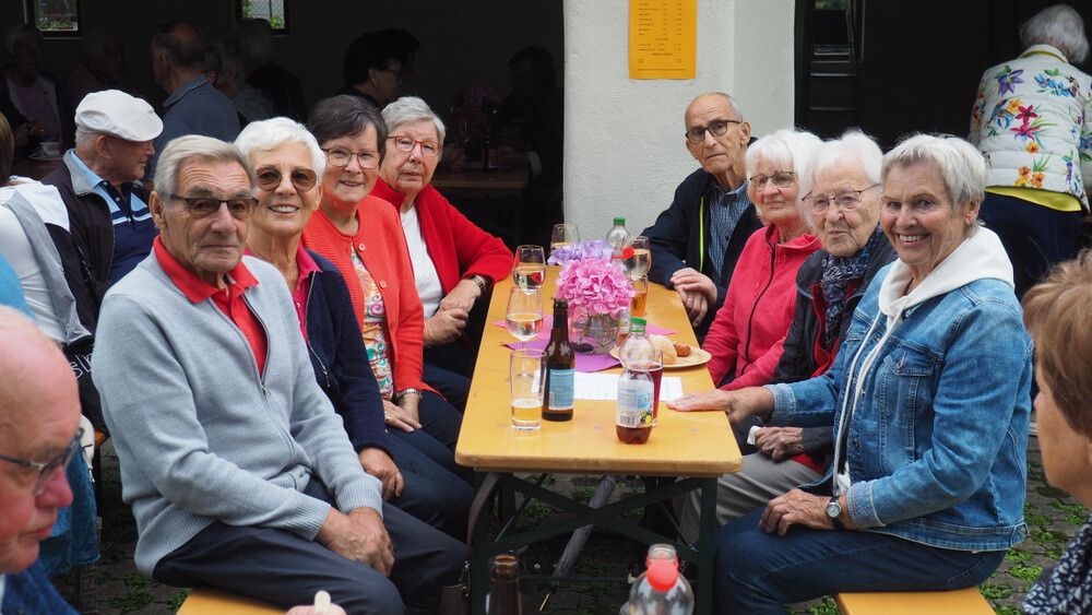 130 Mitglieder des Vereins Vorarlberg 50plus Sulz, Röthis, Viktorsberg trafen sich am 13. Juli zum traditionellen Grillfest.⇒50Plus