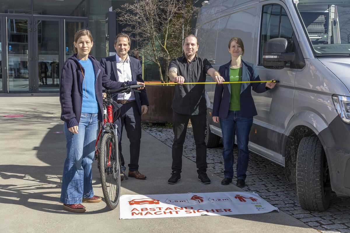 1,5 Meter Abstand halten: Das Citizen-Science-Projekt der Radlobby wurde am Freitag prämiert. ⇒VN/Paulitsch