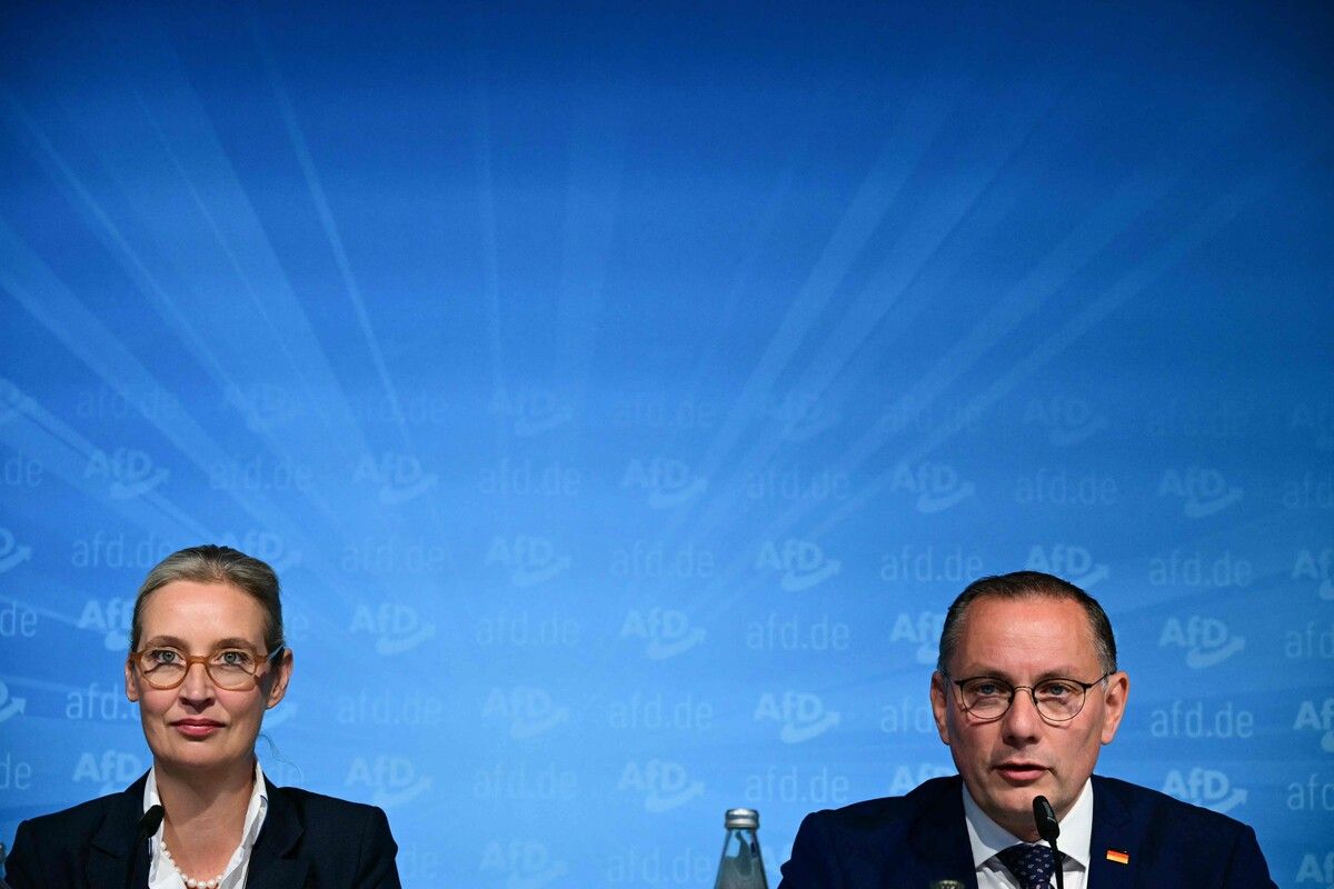 AfD-Vorsitzende Weidel und Chrupalla: Der Verfassungsschutz stuft die AfD als rechtsextremen Verdachtsfall ein. ⇒AFP