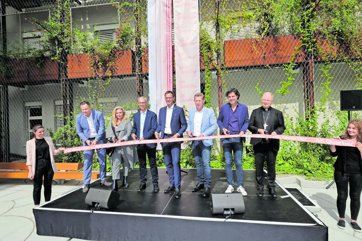 Alexander Budach und Elke Auer, AK-Direktor Andreas Lampert, LH Markus Wallner, AK-Präsident Bernhard Heinzle, Bgm. Manfred Rädler und Bischof Benno Elbs. ⇒AME