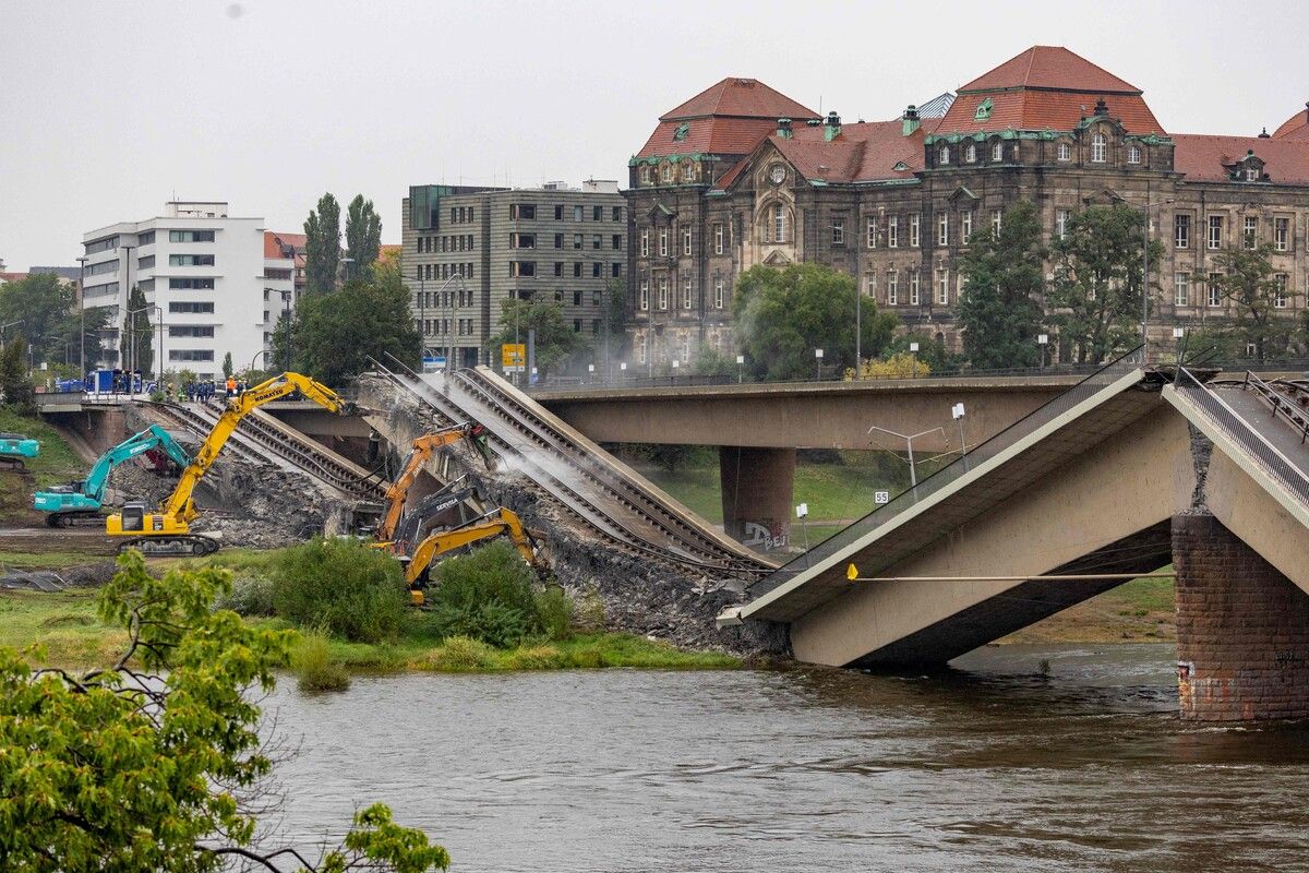 Am Freitag waren sechs Bagger bei den Abrissarbeiten im Einsatz.⇒AFP