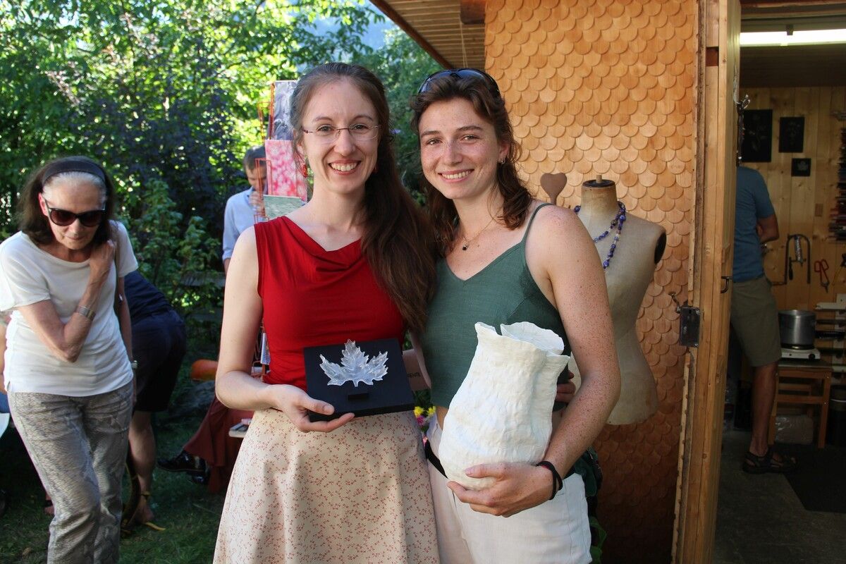 Anne Sausgruber und Anna Bertle präsentierten ihre neuesten Kreationen beim Glasfest.⇒STL