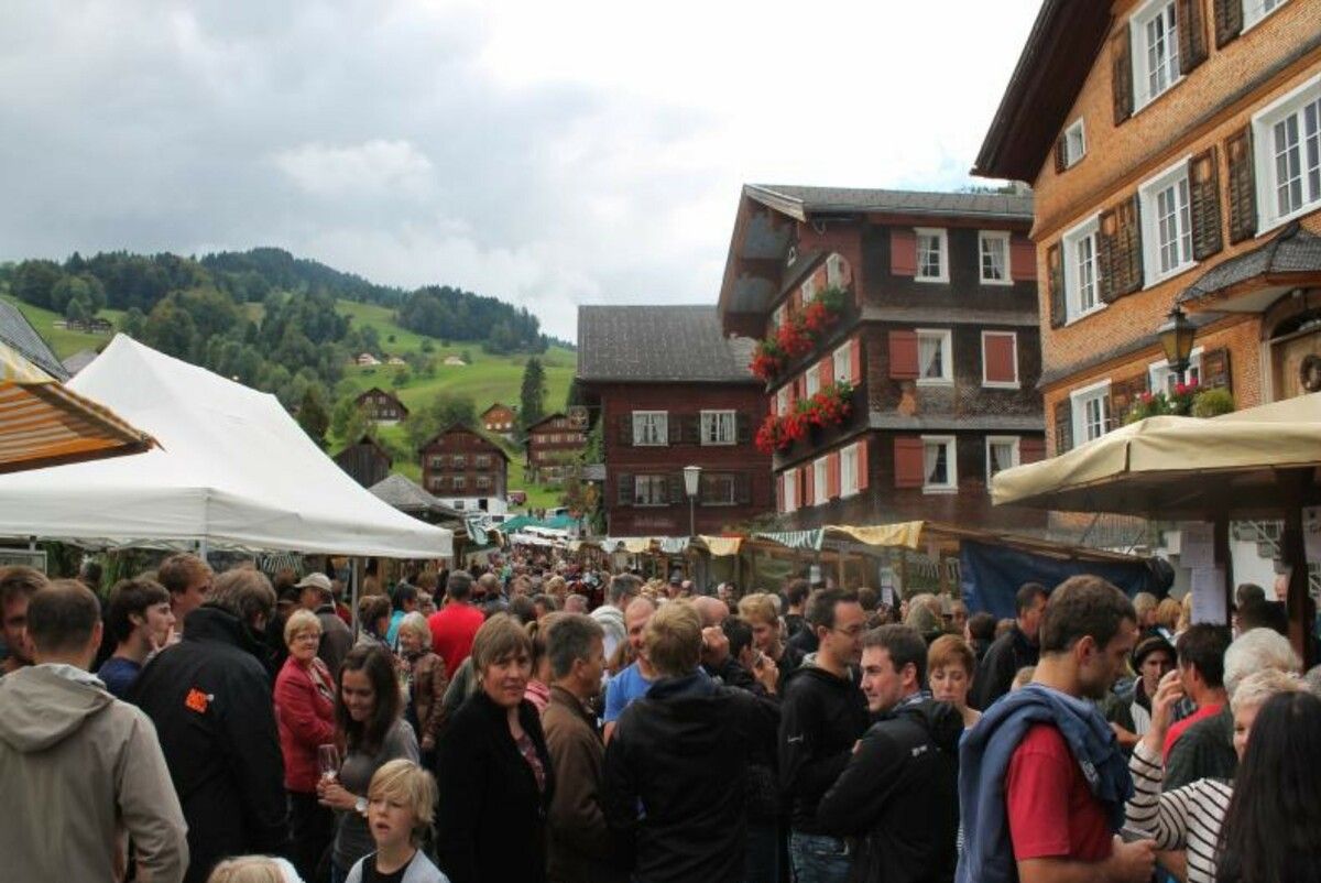 Auch wenn die Wetterprognosen alles andere als rosig sind und der Regenschutz wohl nicht fehlen darf, erwartet Schwarzenberg am Samstag zu Markt und Käseprämierung wieder viele Besucher. ⇒STP