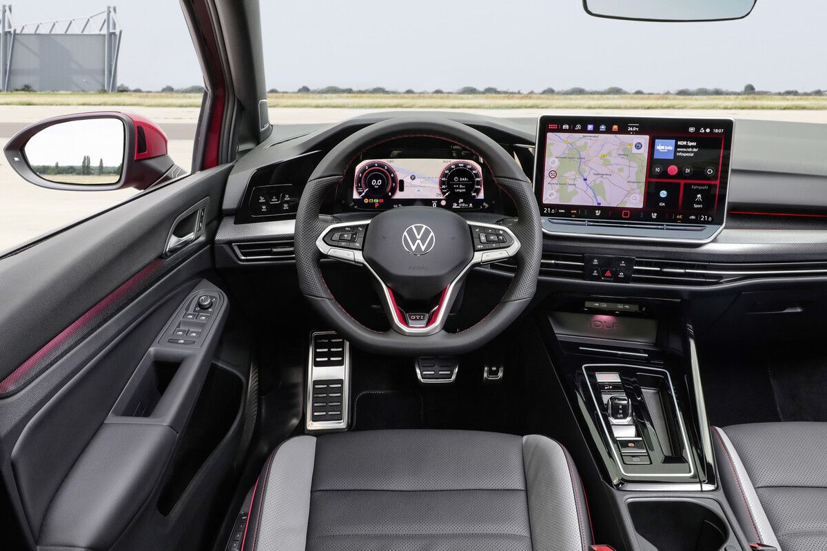 Auf neuesten Stand gebracht ist die elektronische Mitgift, das Infotainment-Touchdisplay misst 12,9 Zoll.