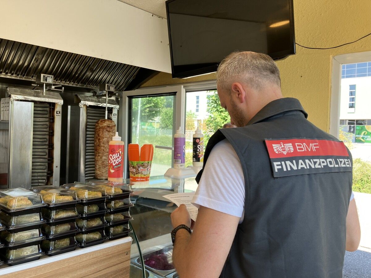 Beamte der Finanzpolizei haben mehrere Schwarzarbeitsfälle aufgedeckt. BMF
