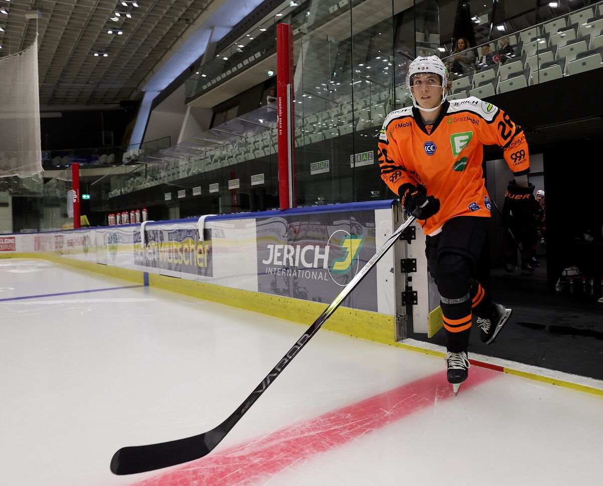 Bei den Graz 99ers hat der 19-jährige Lustenauer Lenz Moosbrugger einen Vertrag bis 2027. Zum ­Saisonstart am 20. September gastieren die Steirer bei den Vienna Capitals.⇒GEPA
