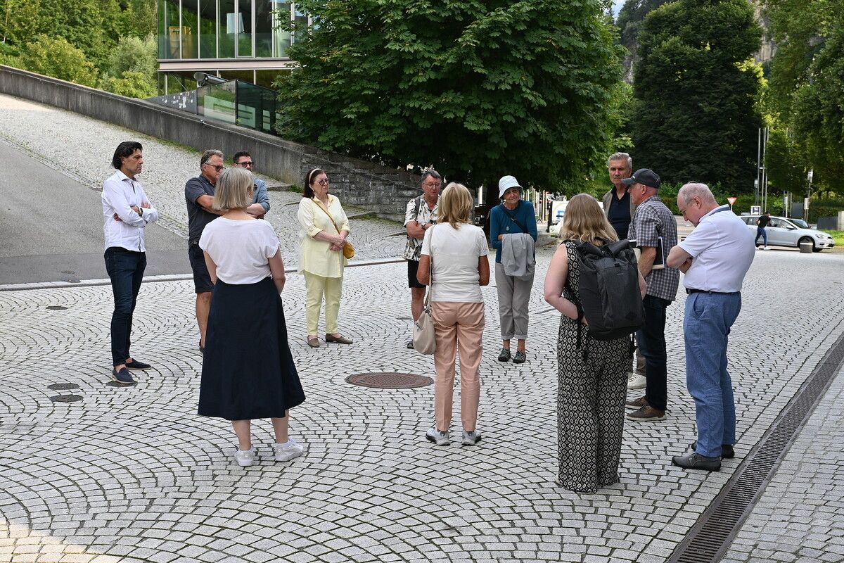 Bei den Spaziergängen werden interessante Orte besucht, begleitet von Experten. ⇒stadt Feldkirch