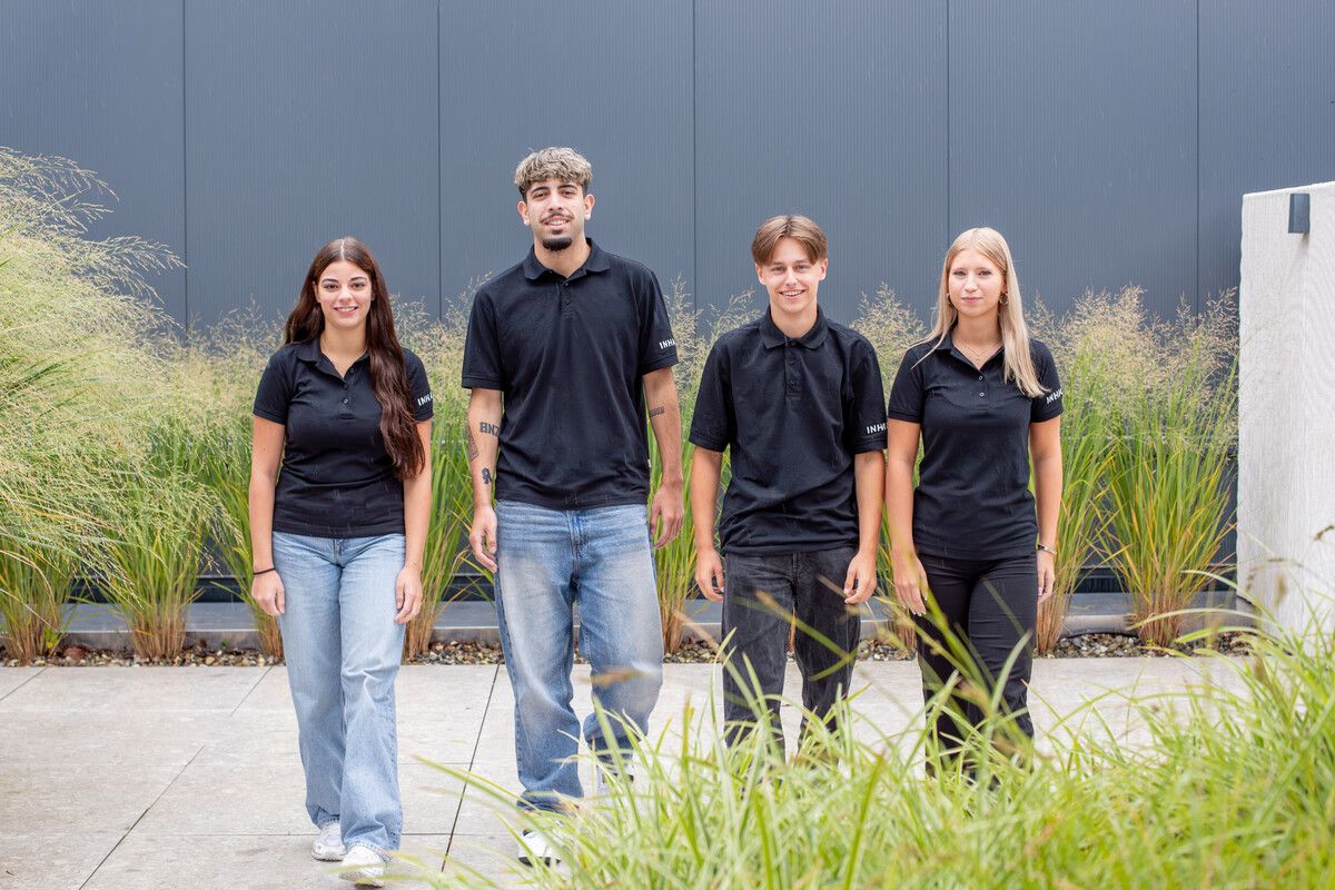 Bei Inhaus starteten Hannah Holl, Koray Bayar, Matteo Mayer und Kimberly Leitner ihre Lehrausbildung. Der Großhandelsspezialist für Bad- und Energielösungen bildet aktuell zwölf junge Menschen in fünf Lehrberufen aus. ⇒inhaus
