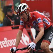 Van Aert stürzt mit  Berg- und Sprinttrikot