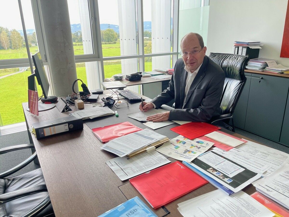 Bösch-GF Robert Janschek ärgert sich über Ankündigungspolitik, die Schaden anrichtet und Konsumenten verunsichert. ⇒VN/SCA