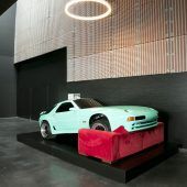 „Lover“ als Blickfang bei der Messe