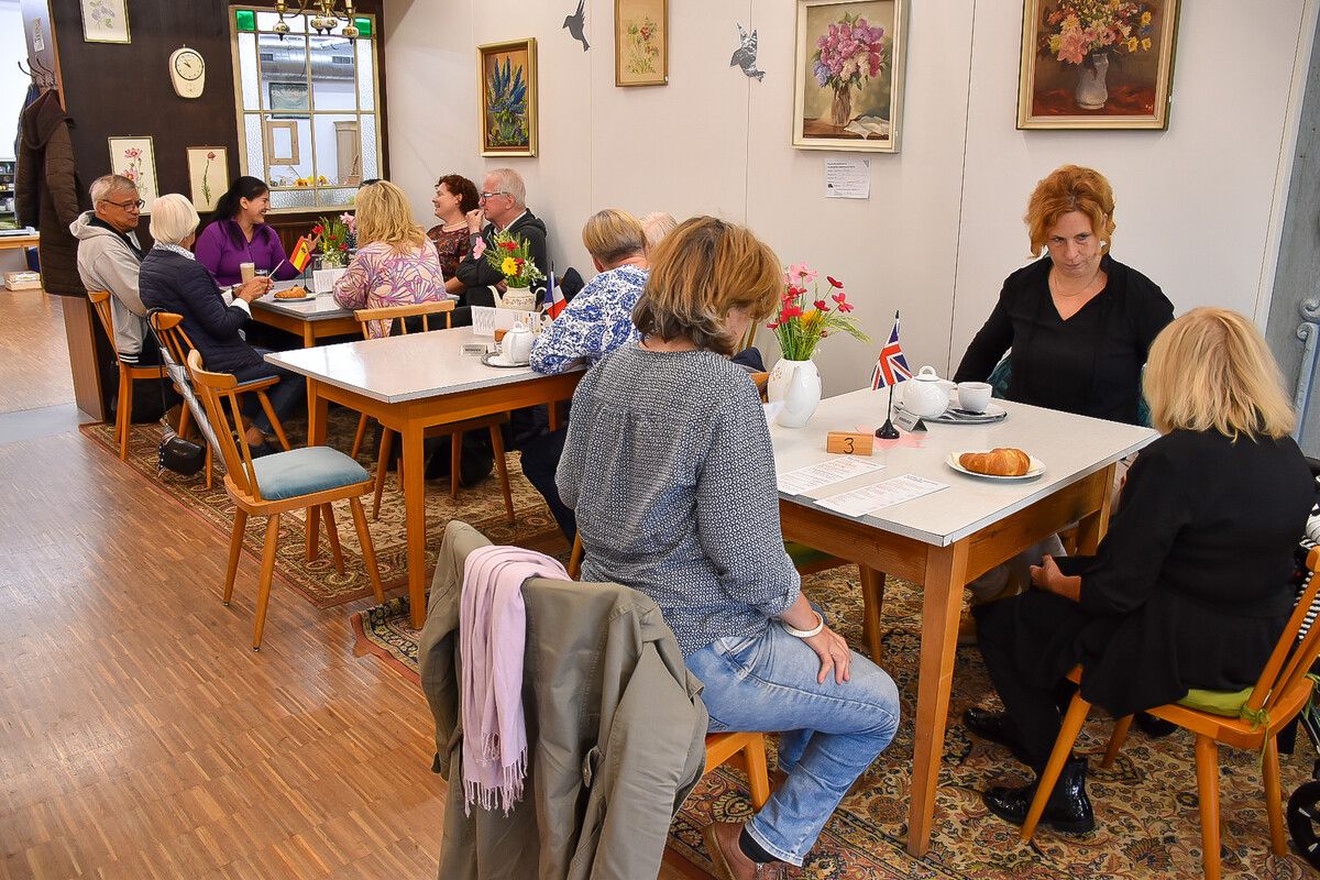 Das Café des Brockenhauses bietet eine entspannte Atmosphäre zur Unterhaltung.⇒Gemeinde