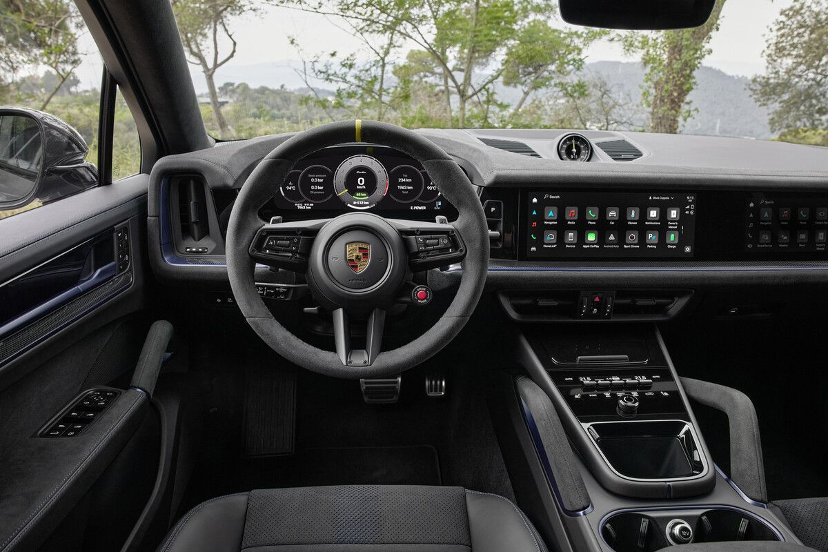 Das Cockpit ist in beiden Karosserie-varianten digital. Optional: ein Beifahrerdisplay mit 10,9 Zoll.