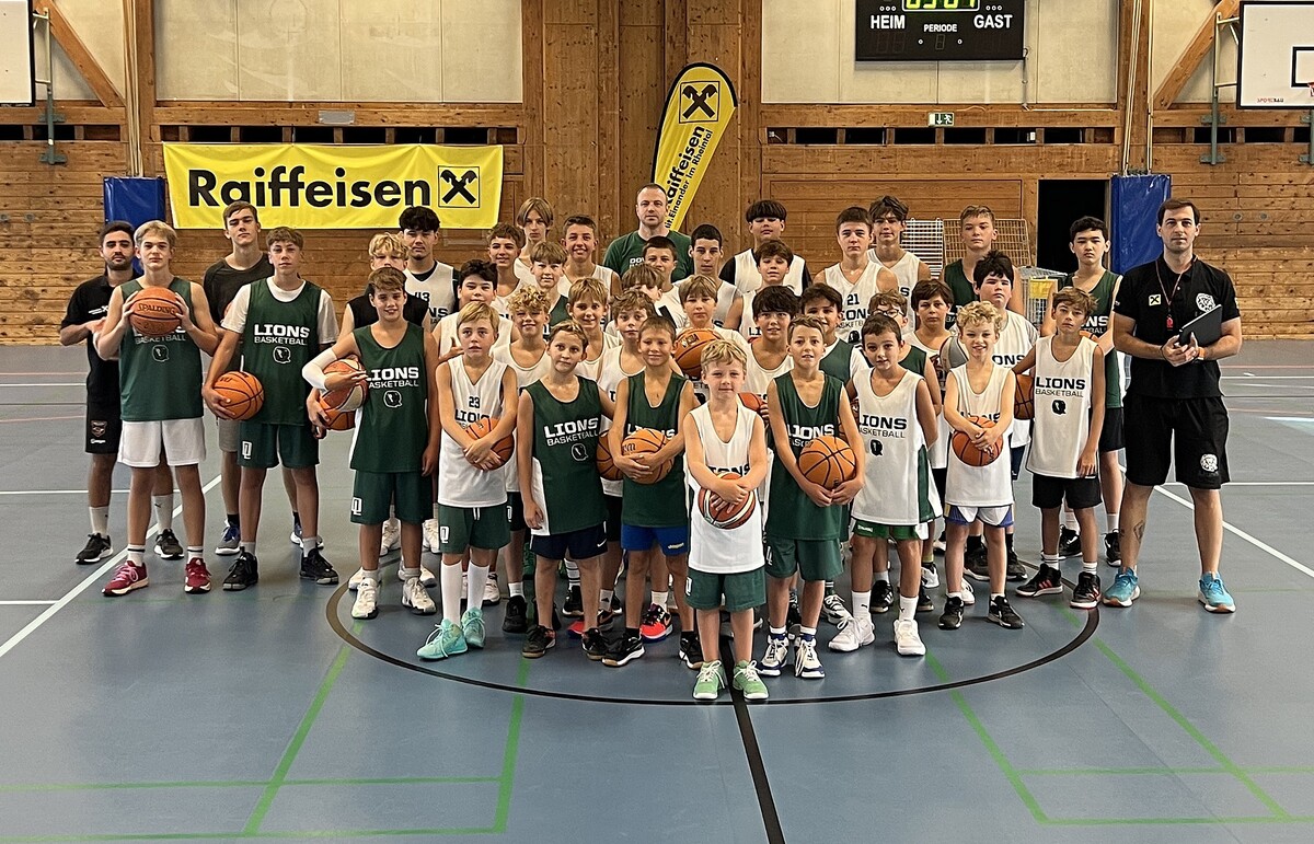 Das dritte „Raiffeisen Dornbirn Lions“-Basketball-Camp bot für die jungen Teilnehmer Sport und Spaß im Einklang. ⇒Lecher-Walser