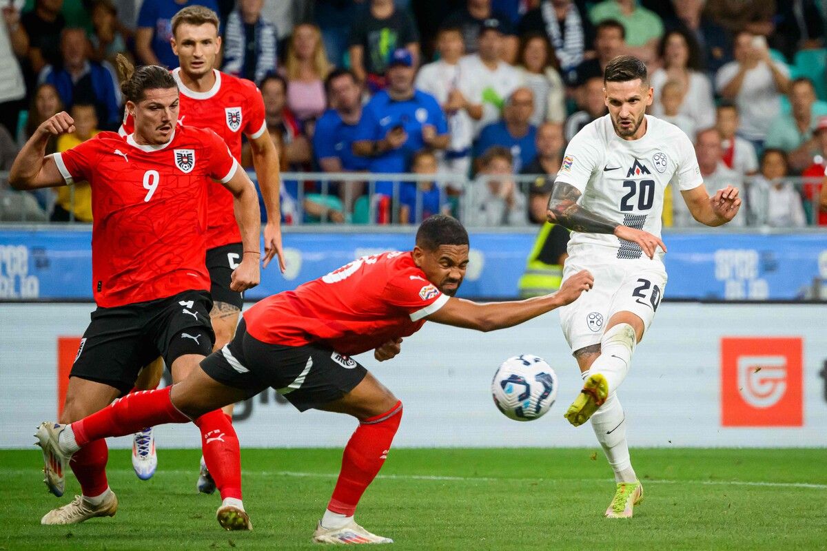 Das Handspiel von Philipp Mwene brachte die Elf von Ralf Rangnick durch einen Elfmeter in Rückstand. ⇒Apa