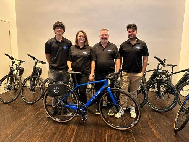 Das Team von DJ's Bikeshop verkauft Fahrräder der Marken Simplon, KTM, Orbea und Velo de Ville. ⇒wpa