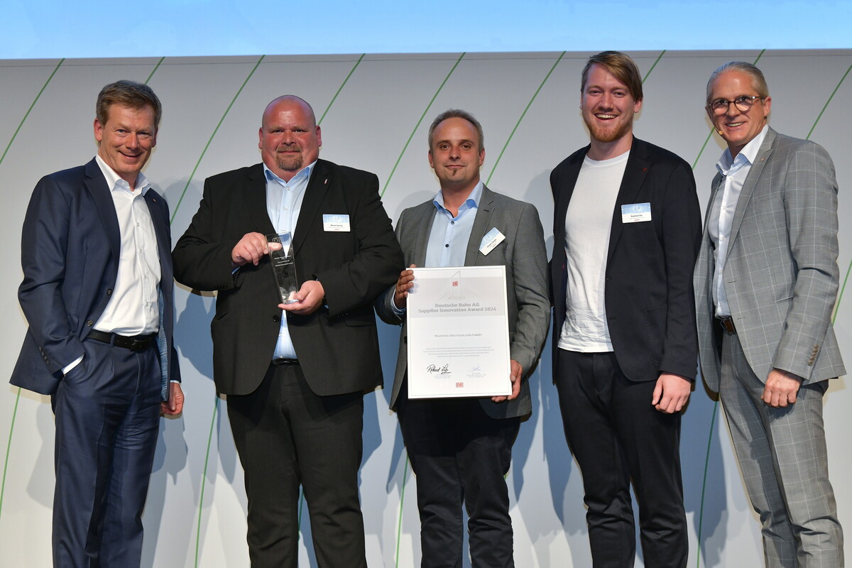 DB-Chef Richard Lutz, Martin Gering (Manitou), Jürgen Längle (Logtronics), Raphael Ott (Sodex) und Jan Grothe (DB). ⇒db